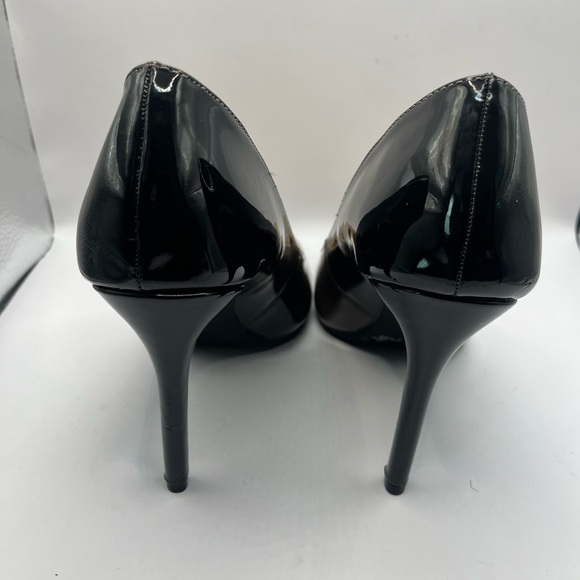 Nine West Two-Tone Black and Beige Heels - Picture 4 of 7